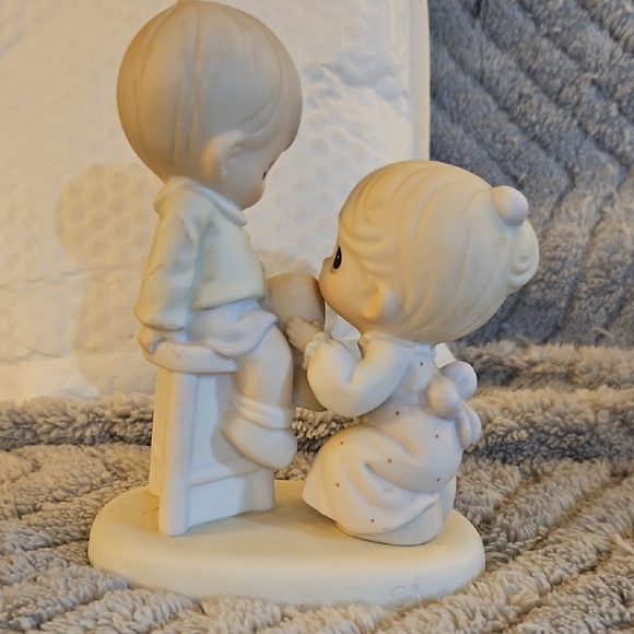 Precious Moments 'You Are Always There For Me' Figurine - Picture 3 of 5